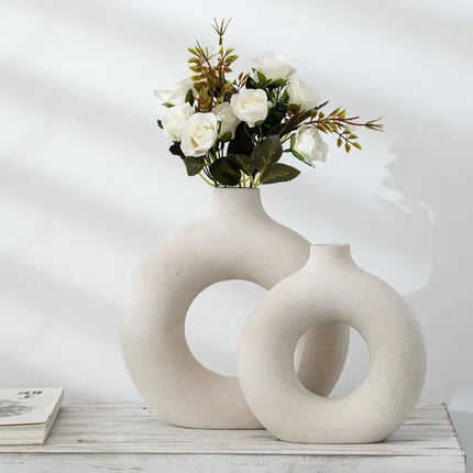 Donut vaas als decoratief onderdeel van woonaccessoires set